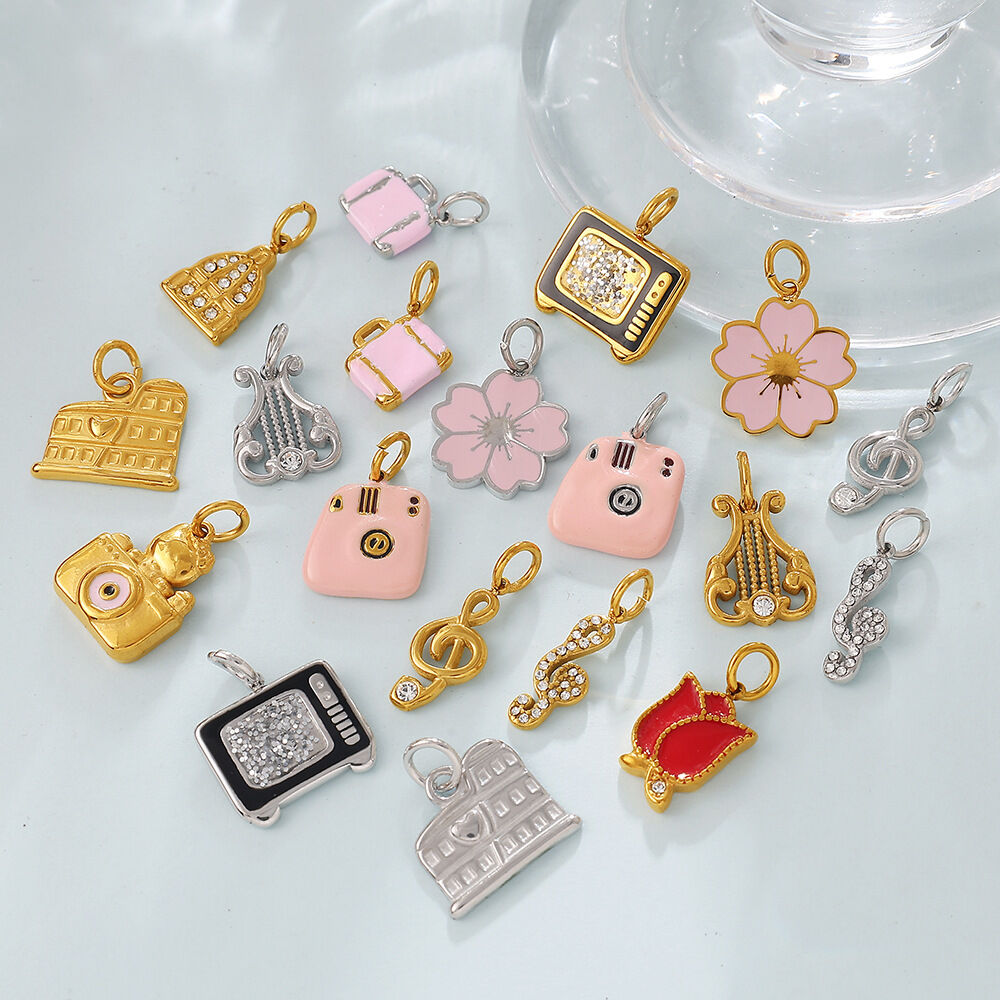 Pendentif Femme Simple Series Daily Flower De Forme Irrégulière En Acier Inoxydable Étanche Couleur Or Avec Strass