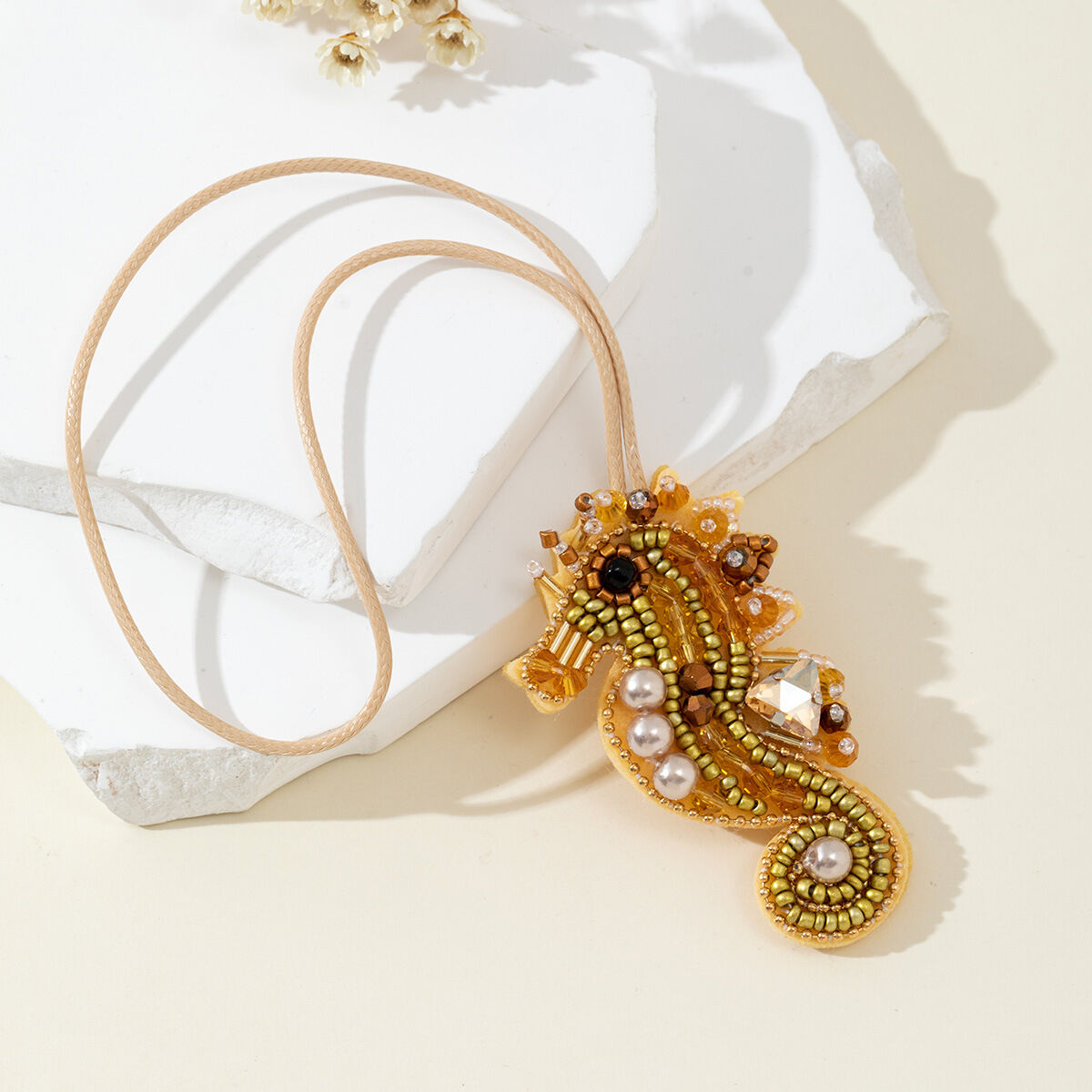 Luxurious Series Natural Animal Oceanic Style Beads Woven Rope Bag Charms