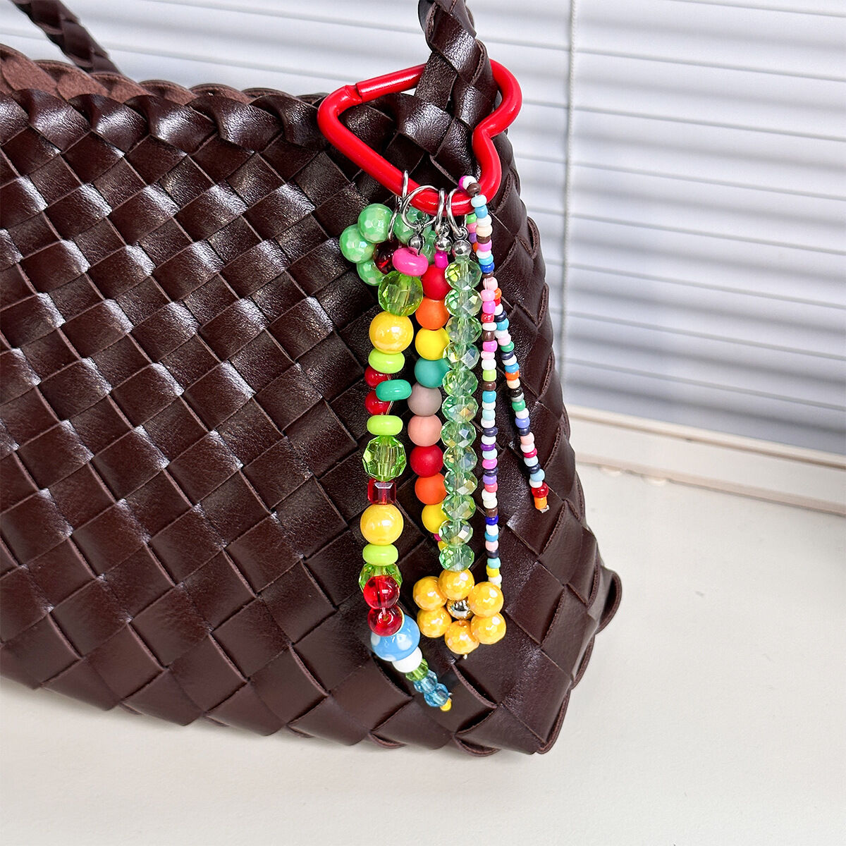 Breloques pour sac en résine de couleur assortie, perles en forme de cœur fleuries, collection quotidienne Simple Series Image2