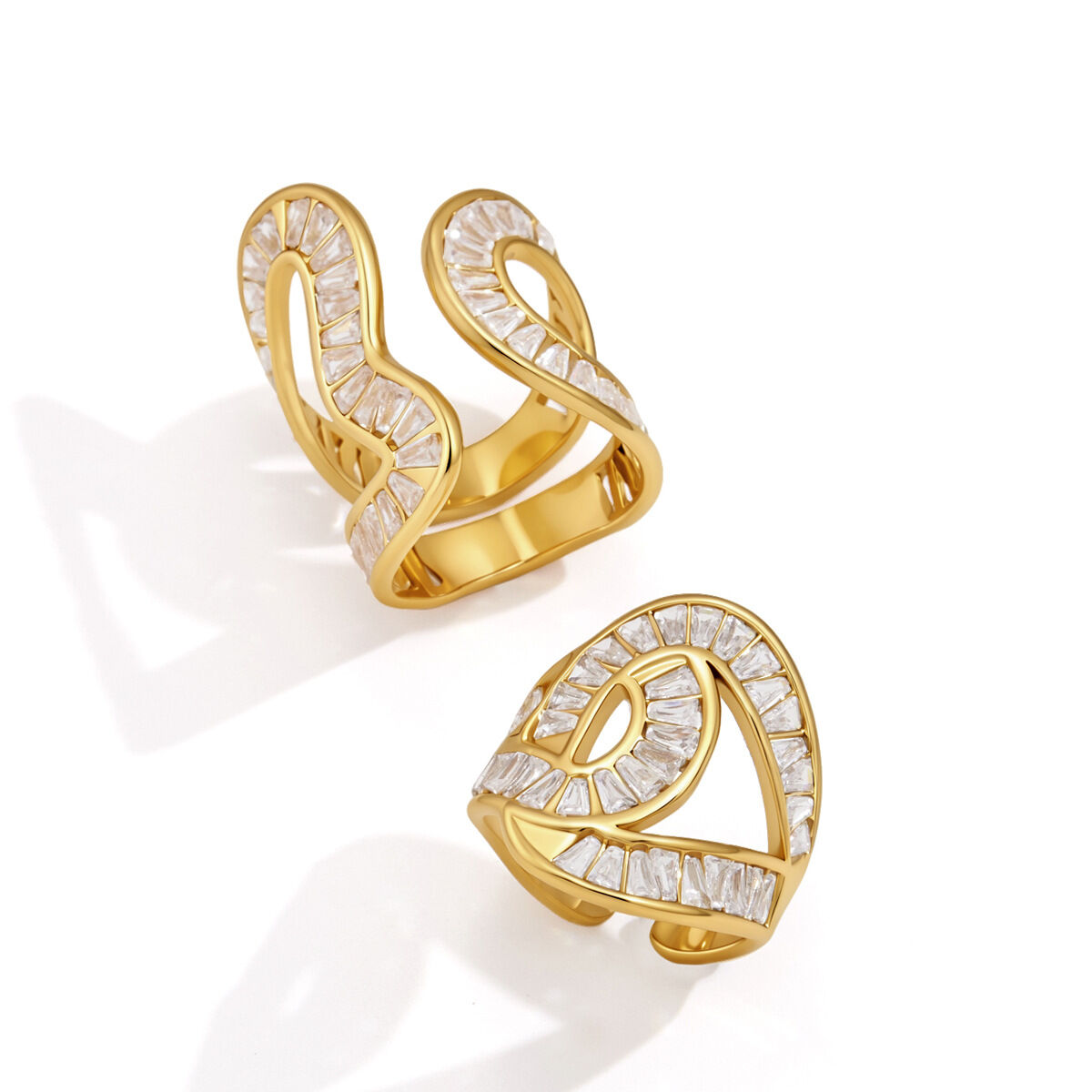 Anillos de mujer de la serie Luxury Series, elegantes, de forma irregular, de acero inoxidable, resistentes al agua y con circonitas color oro. Imagen5