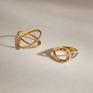 Eenvoudige, waterdichte, goudkleurige statementringen met strass-steentjes uit de Simple Series Lines-serie. h5 Afbeelding4