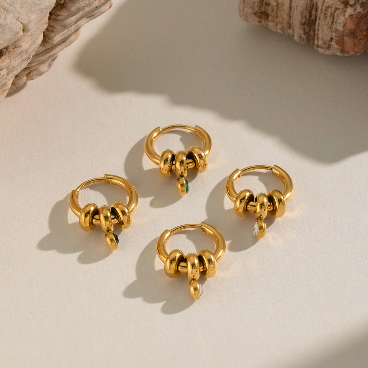 Boucles d'oreilles pendantes pour femmes, en acier inoxydable, étanches, couleur or, avec zircon. Image3