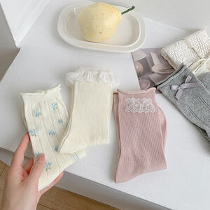 Slight Bounce Elegant Small Floral Mid-Calf Socks h5 Picture3