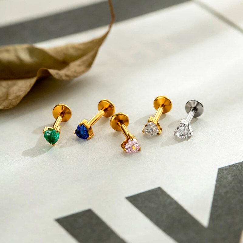 Eenvoudige serie hartvormige oorbellen van titaniumlegering met goudkleurige zirkonia voor dames. h5 Afbeelding4