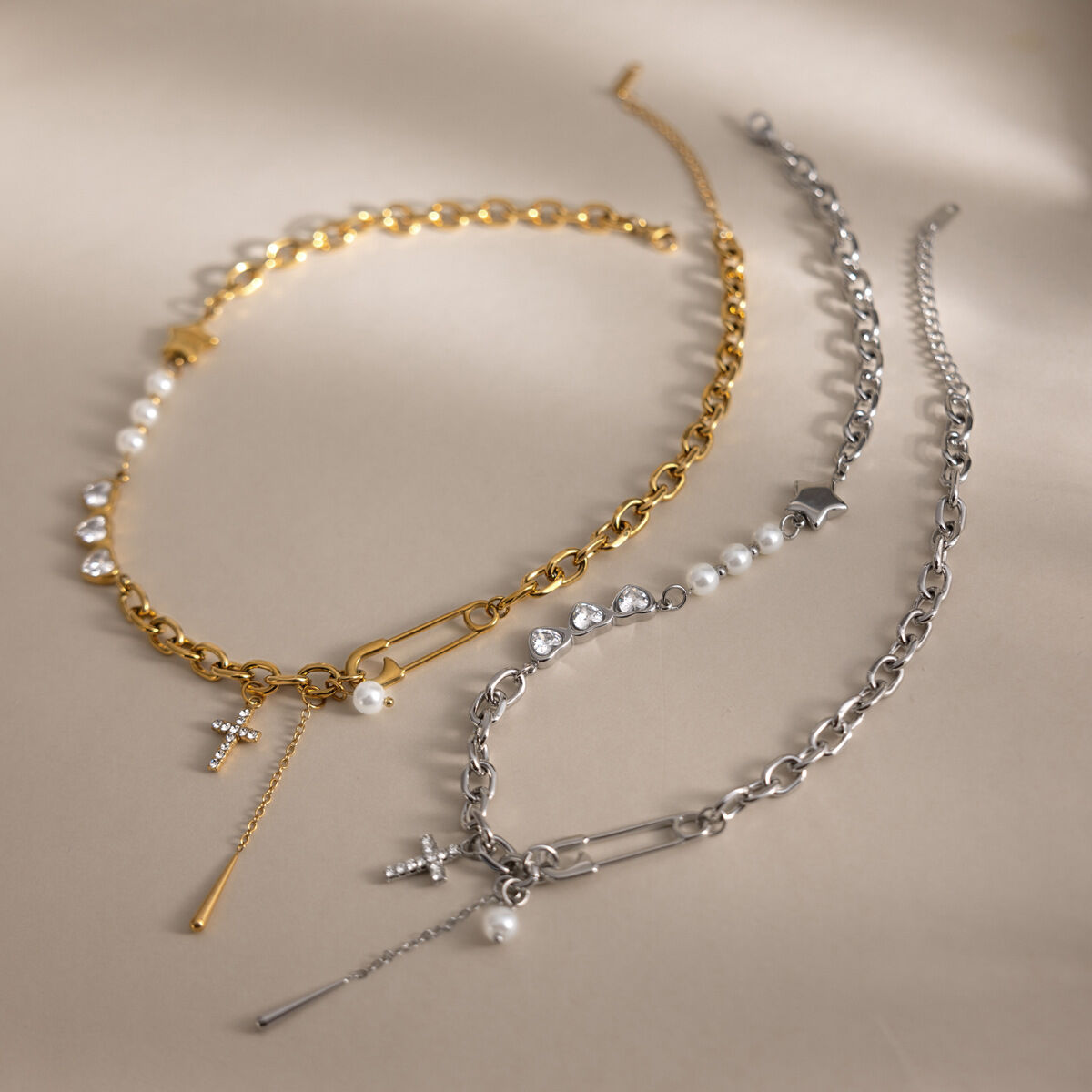 Collares con colgante de cruz en forma de corazón de acero inoxidable, resistentes al agua, color dorado y circonita, de la serie romántica para mujer. h5 Imagen2