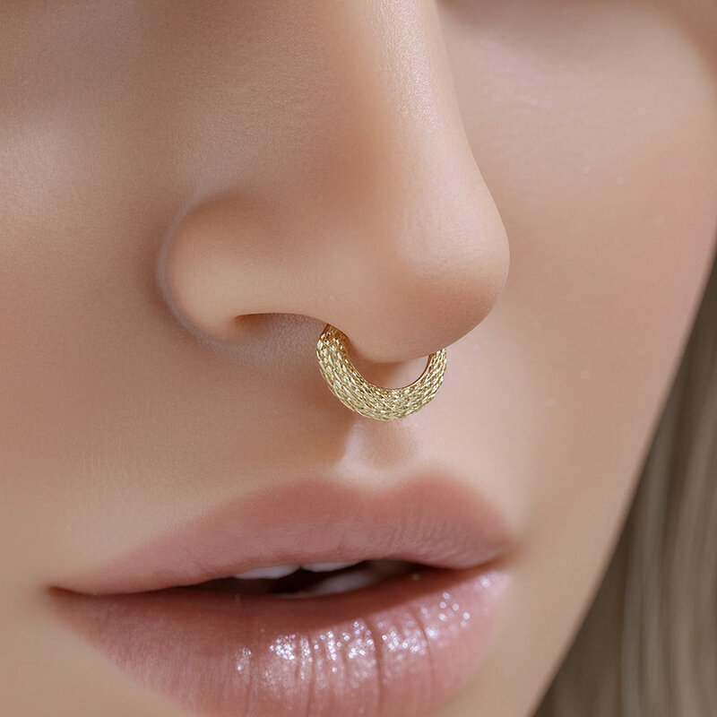 Piercing de nariz sencillo para mujer, de acero inoxidable, resistente al agua, color dorado y con circonita, con diseño de serpiente. Imagen6