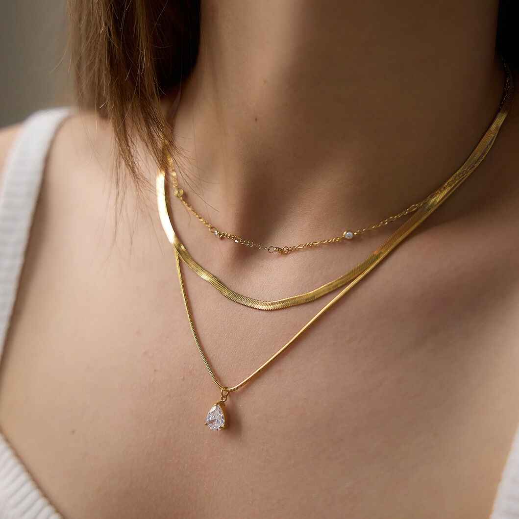 Colliers pour femmes avec pendentif goutte d'eau luxueux et élégant en acier inoxydable, couleur or, étanche, orné de zircon. 2