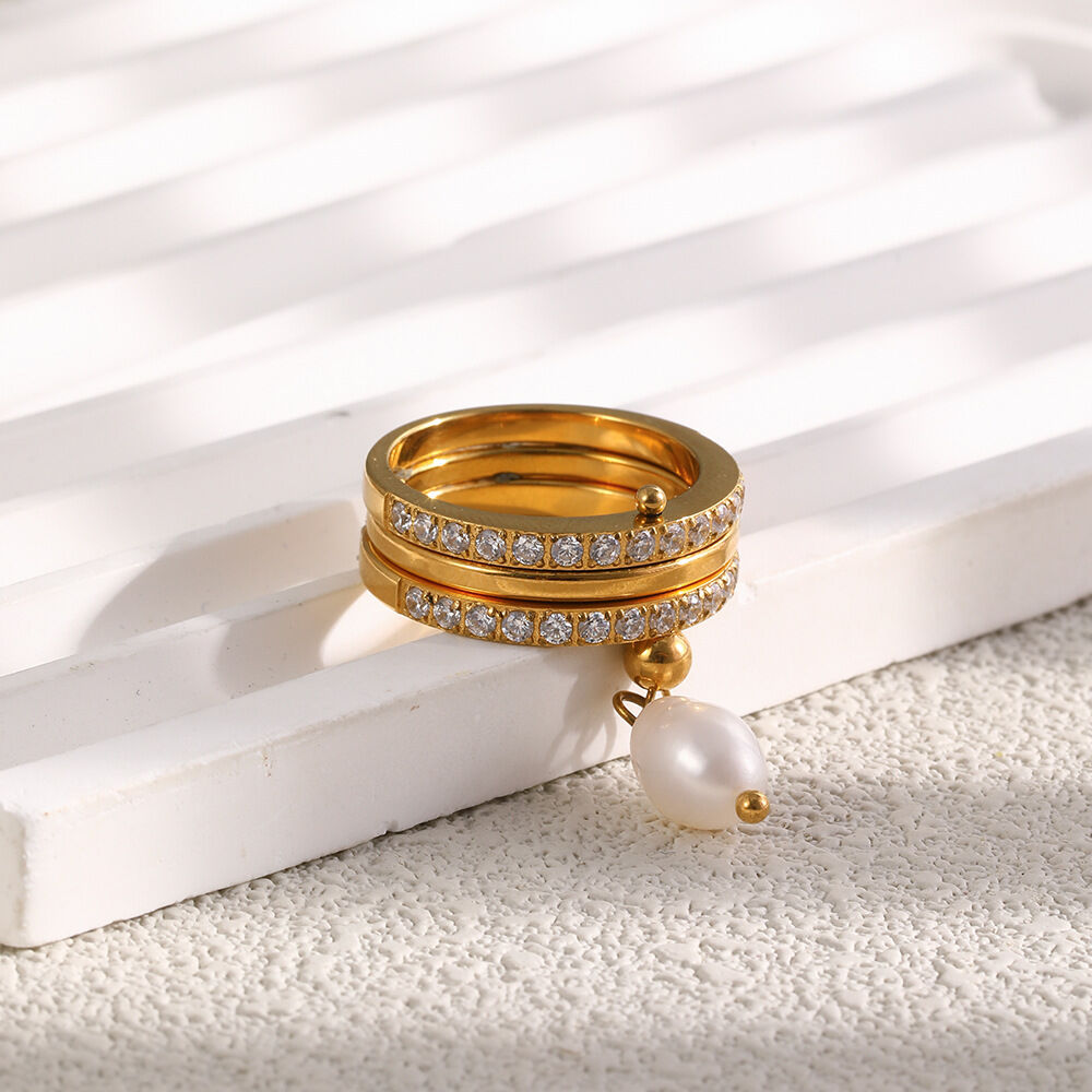 Luxuriöse Serie: Runde, wasserdichte Damenringe aus Edelstahl in Goldfarbe mit Zirkonia und Perle