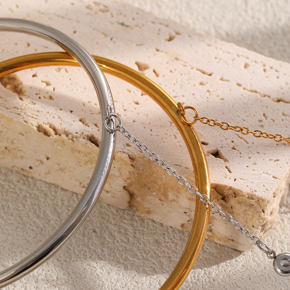 Eenvoudige, effen, waterdichte, goudkleurige damesarmband van roestvrij staal Afbeelding5