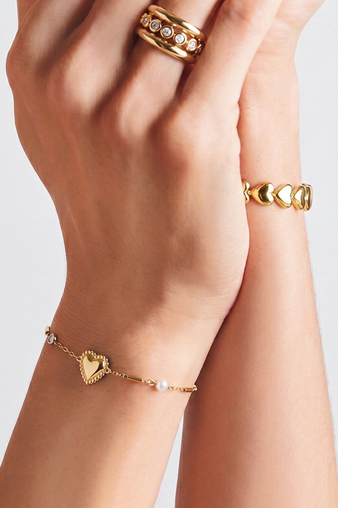 Bracelet with pearl, stone and statement heart Picture2