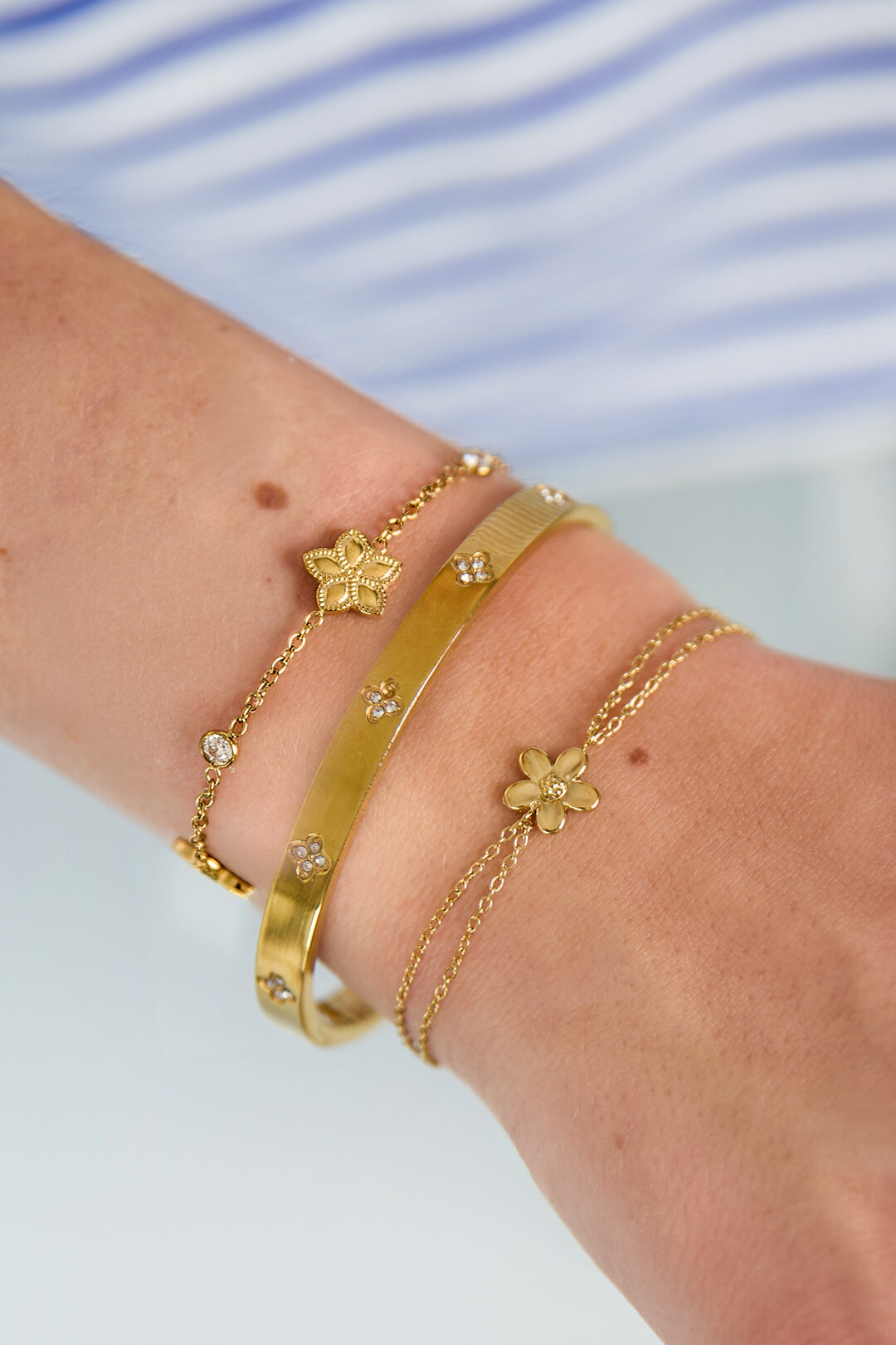 Bracelet with double chain and small flower h5 Picture2
