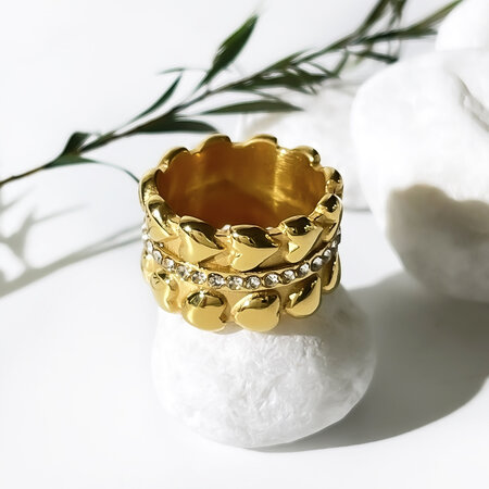 Retro hartvormige, waterdichte, roestvrijstalen statementringen met gouden strass-steentjes.