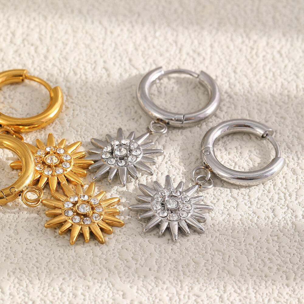 Orecchini pendenti da donna Retro Sun in acciaio inossidabile, impermeabili, color oro, con strass. h5 Immagine4