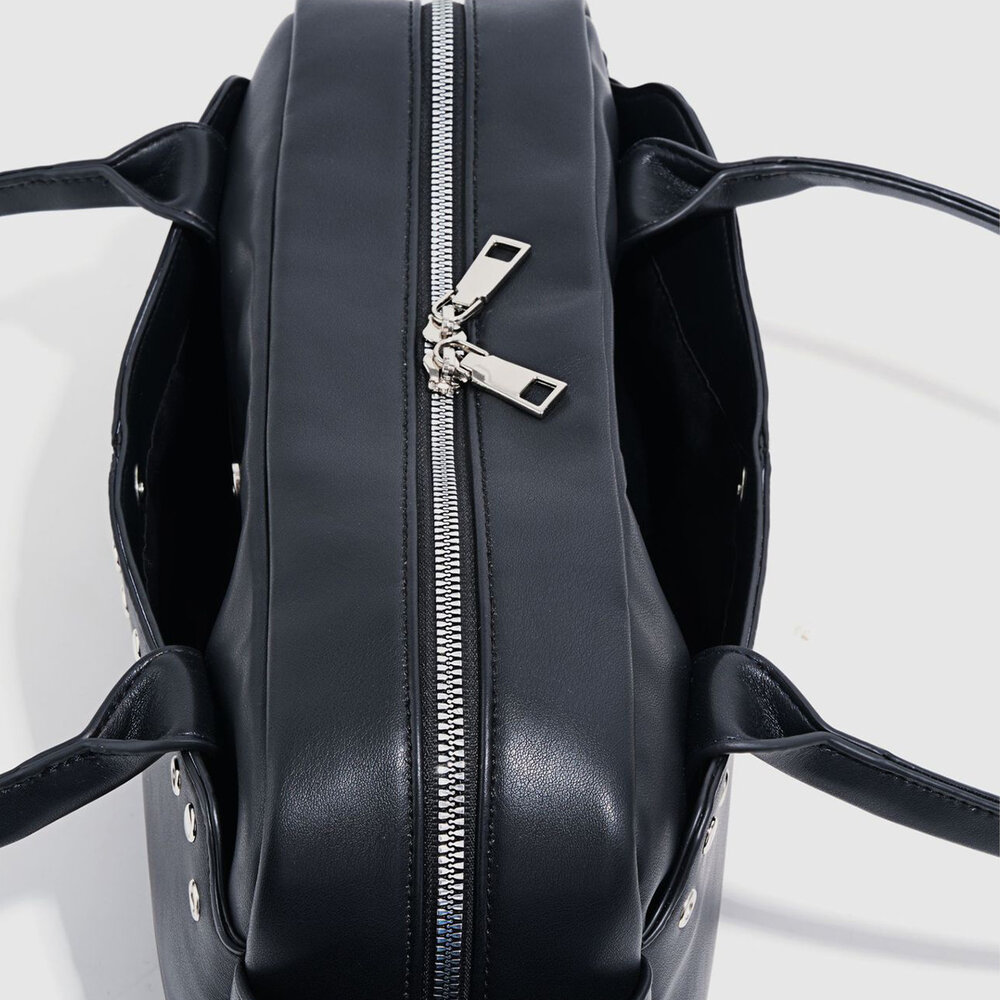 Streetwear Style Studded Rivet Pu Women's Shoulder Bags Picture4