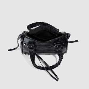 Streetwear Style Studded Rivet Pu Women's Handbags h5 Picture4