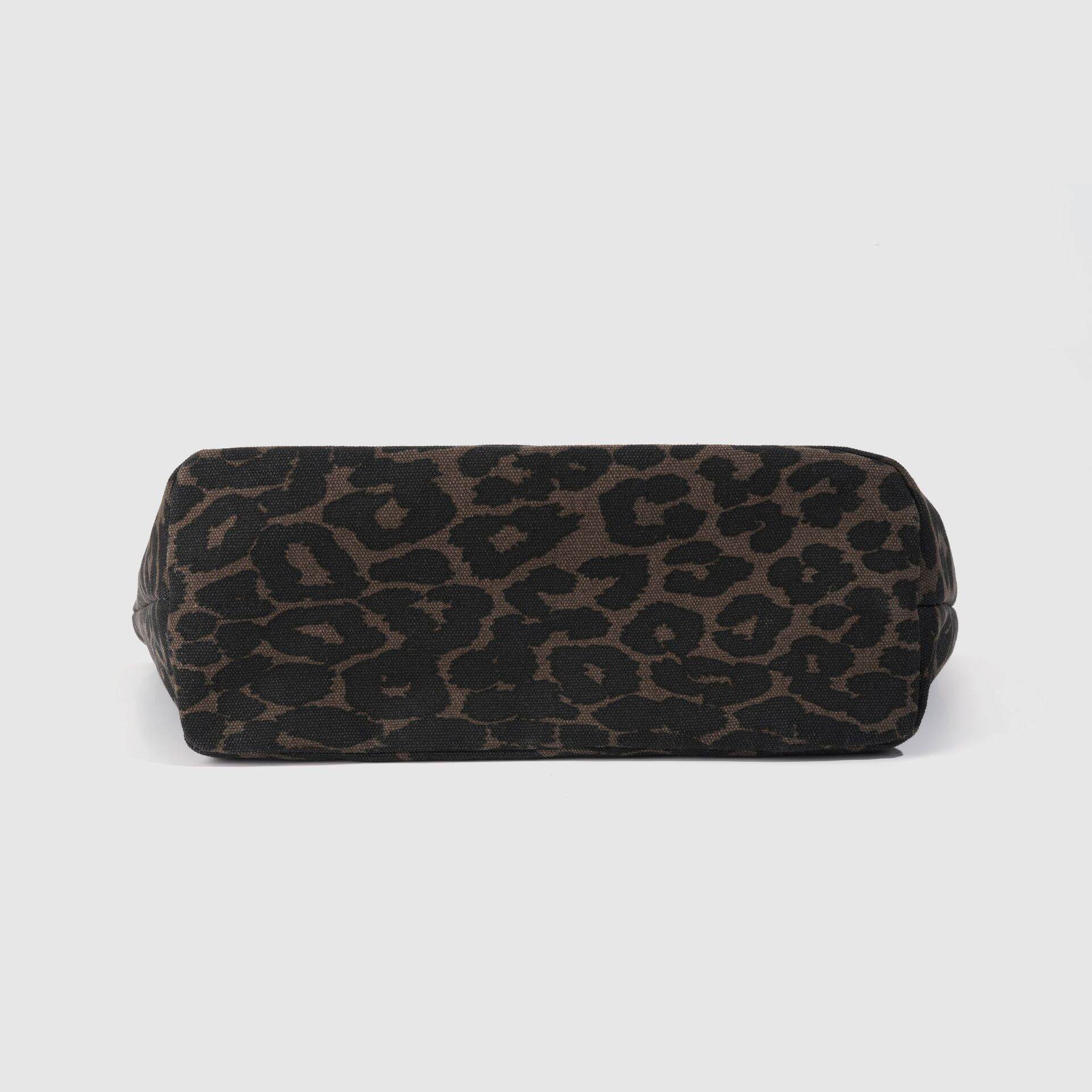 Bolso tote de lona con estampado de leopardo para mujer, estilo oficina. Imagen5