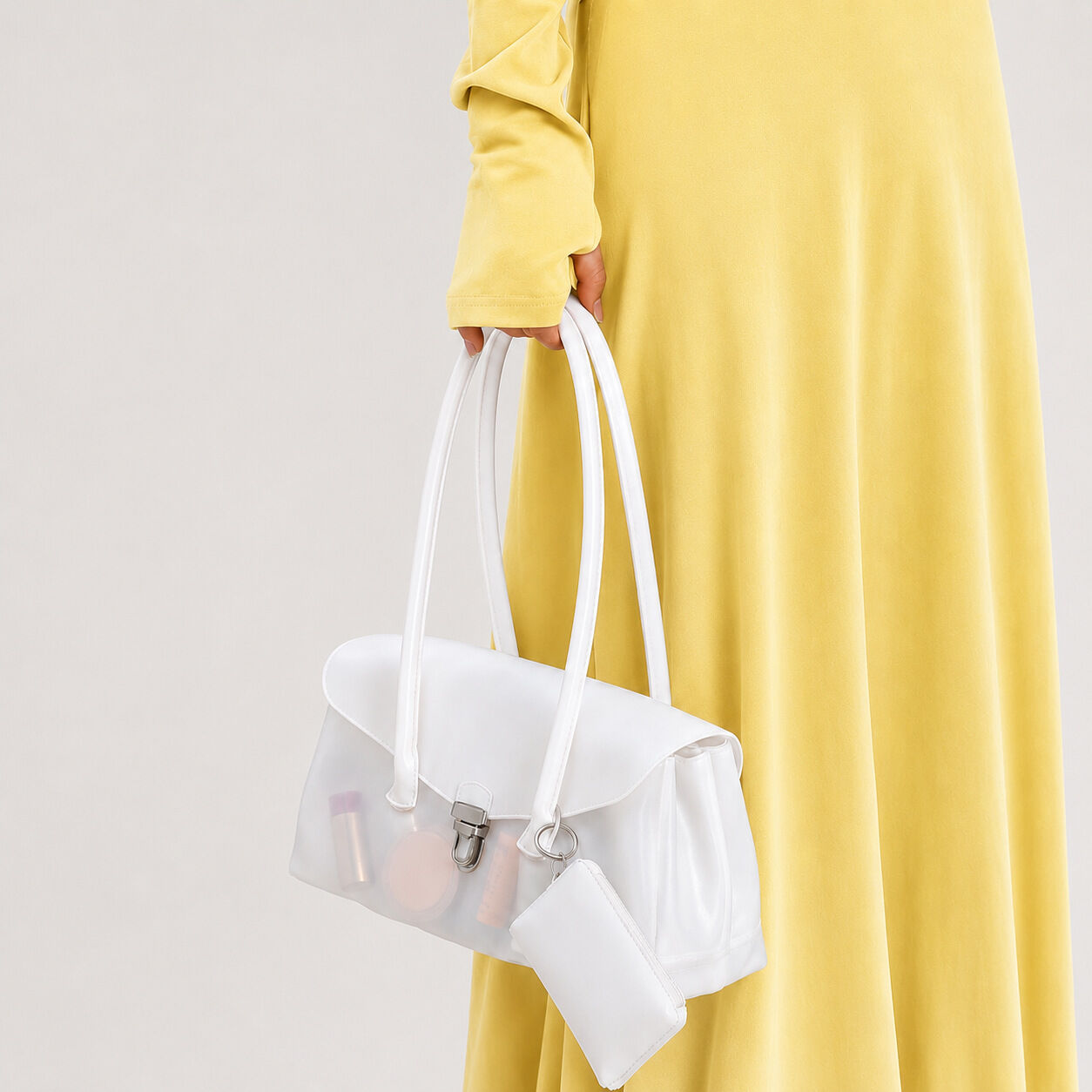 Bolso de mujer de estilo casual con herrajes metálicos y PVC/PVC transparente de color liso. Diseño abierto hacia el este-oeste. Imagen4