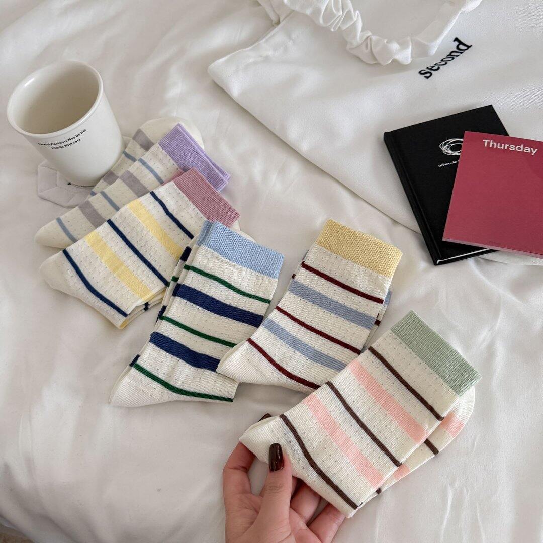 Socken mit leichtem Schwung, Basic-Streifen, Farbmix, mittelhoch geschnitten