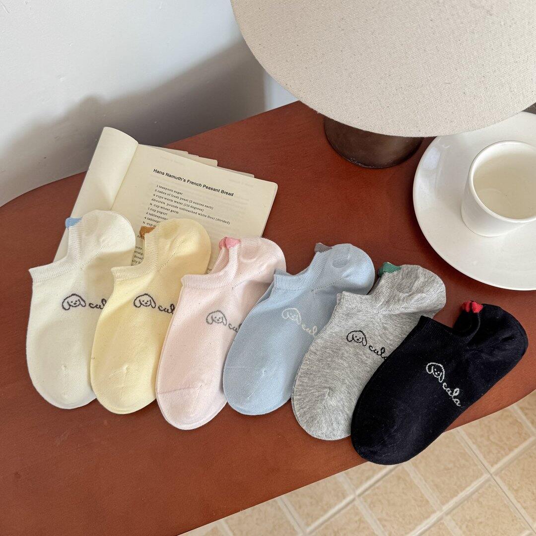 Leicht federnde, einfarbige, knöchelhohe Socken mit Tiermotiven