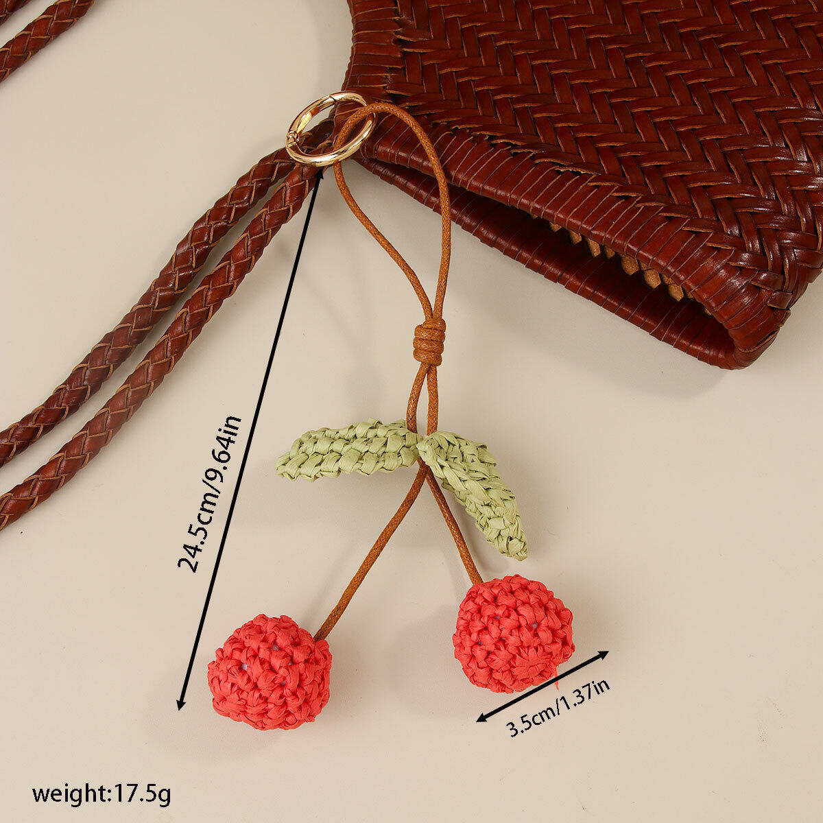 Eenvoudige serie natuurlijke kersenkleurige geweven raffia tashangers 