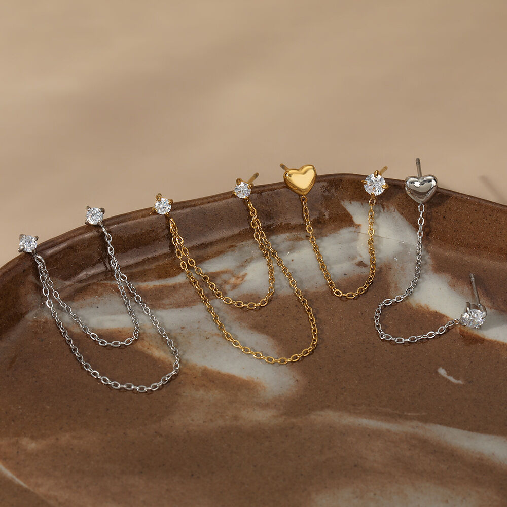Boucles d'oreilles puces pour femmes, en acier inoxydable imperméable, couleur or, avec pompon en forme de cœur et zircon.