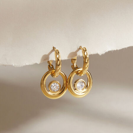 Eenvoudige serie elegante ronde oorringen van roestvrij staal, waterdicht en goudkleurig, voor dames.
