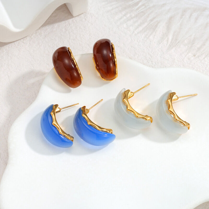 Retro-Ohrstecker aus Edelstahl in rechteckiger, wasserfester Form, goldfarben, mit Strasssteinen und künstlichen Edelsteinen h5 Bild3