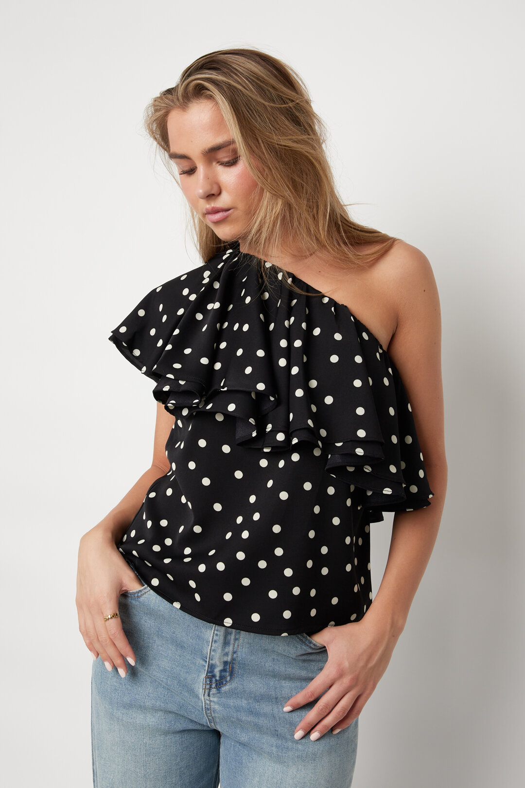 Ein-Schulter-Top mit Polka-Dots h5 Bild5