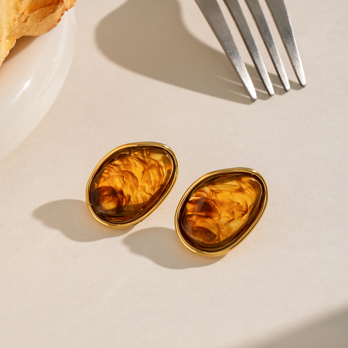 Ellipse Shape Resin Gold Color Women's Stud Earrings h5 Picture4