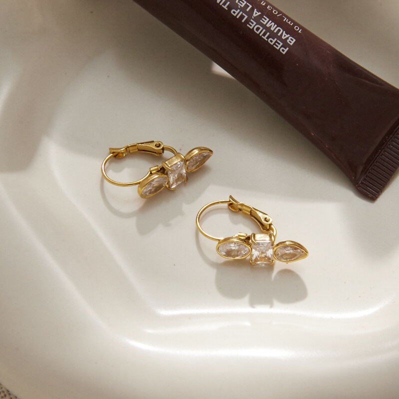Luxe serie druppelvormige, waterdichte, roestvrijstalen oorringen met goudkleurige zirkonia voor dames. h5 Afbeelding4