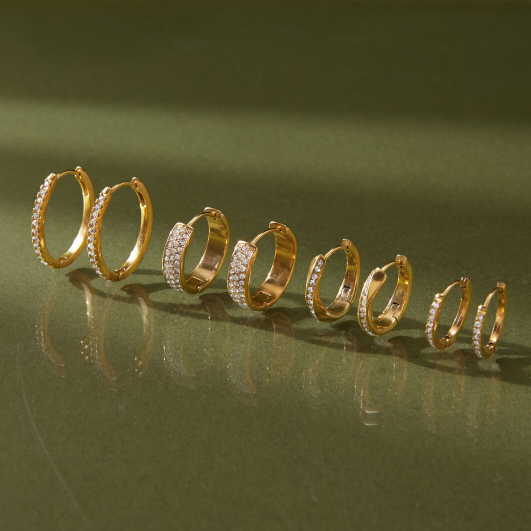Einfache, runde, wasserdichte Damen-Creolen aus Edelstahl in Goldfarbe mit Strasssteinen 2