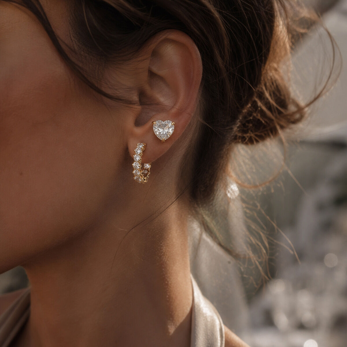 Pendientes de aro para mujer de acero inoxidable, impermeables, color dorado y con circonitas.