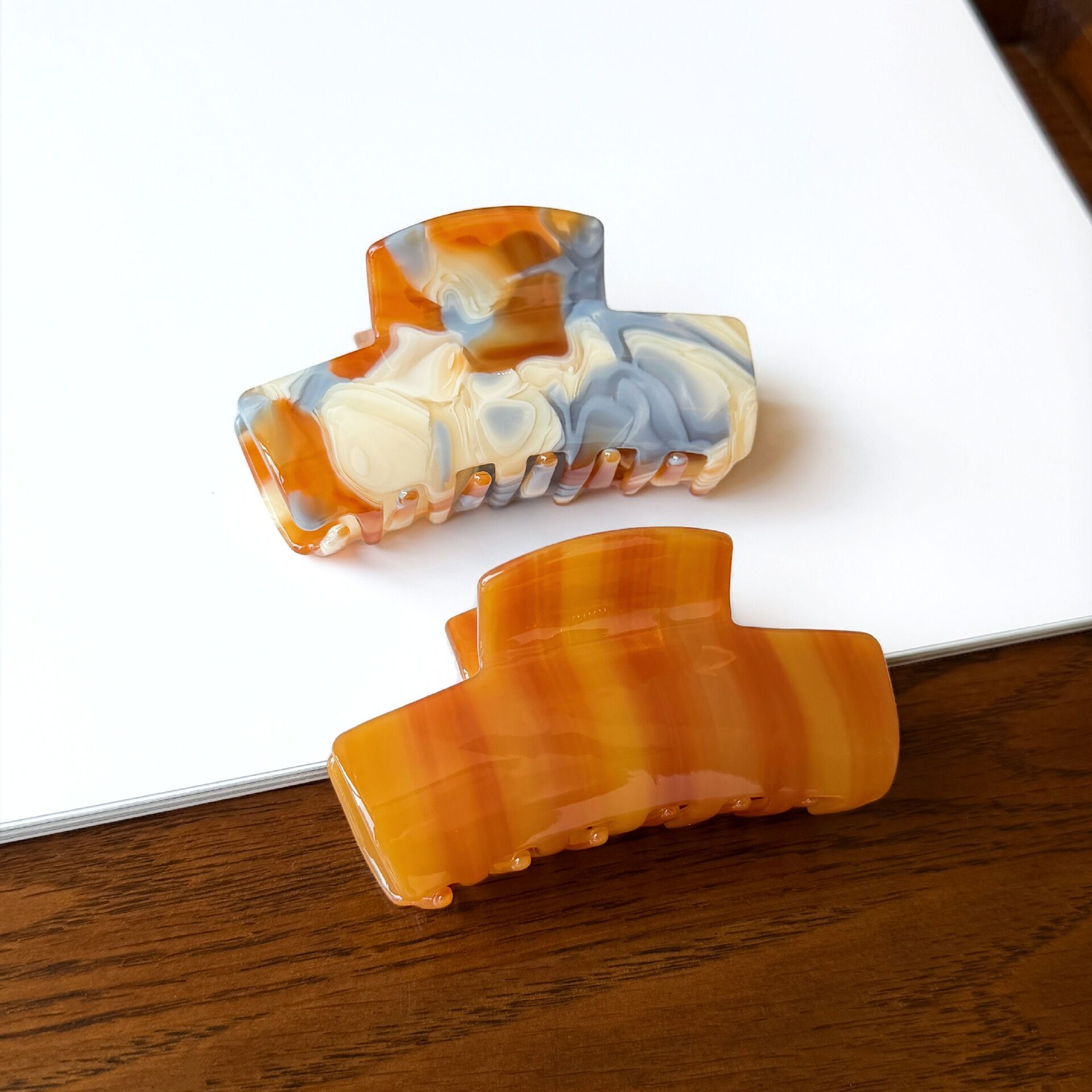 Simple Series Daily Stripe Mixed Color Gradient Color Acetate Hair Claws Picture2