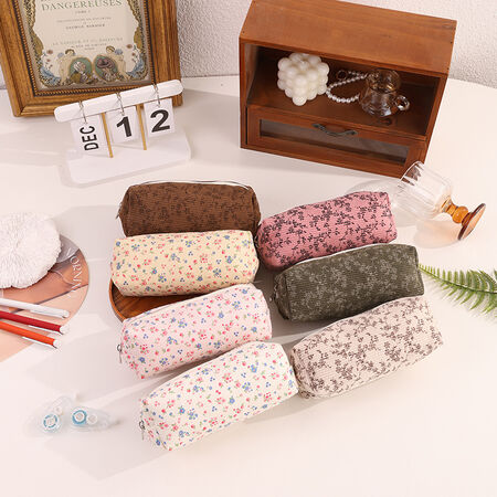 Eenvoudige Serie Natuurlijke Polyester Etuis Met Bloemmotief En Bladmotief In Effen Kleur.