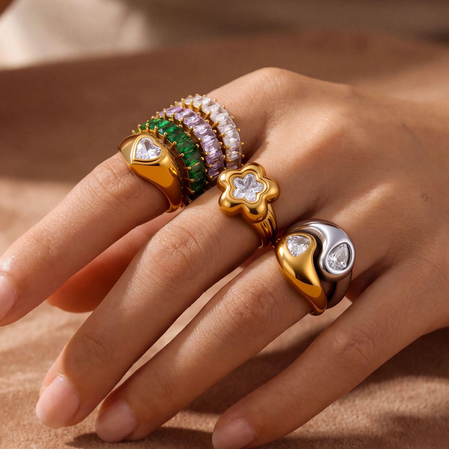 Luxe Serie Elegante Hartvormige Rechthoekige Roestvrijstalen Waterdichte Ringen Met Goudkleurige Zirkonia Voor Dames. Afbeelding4