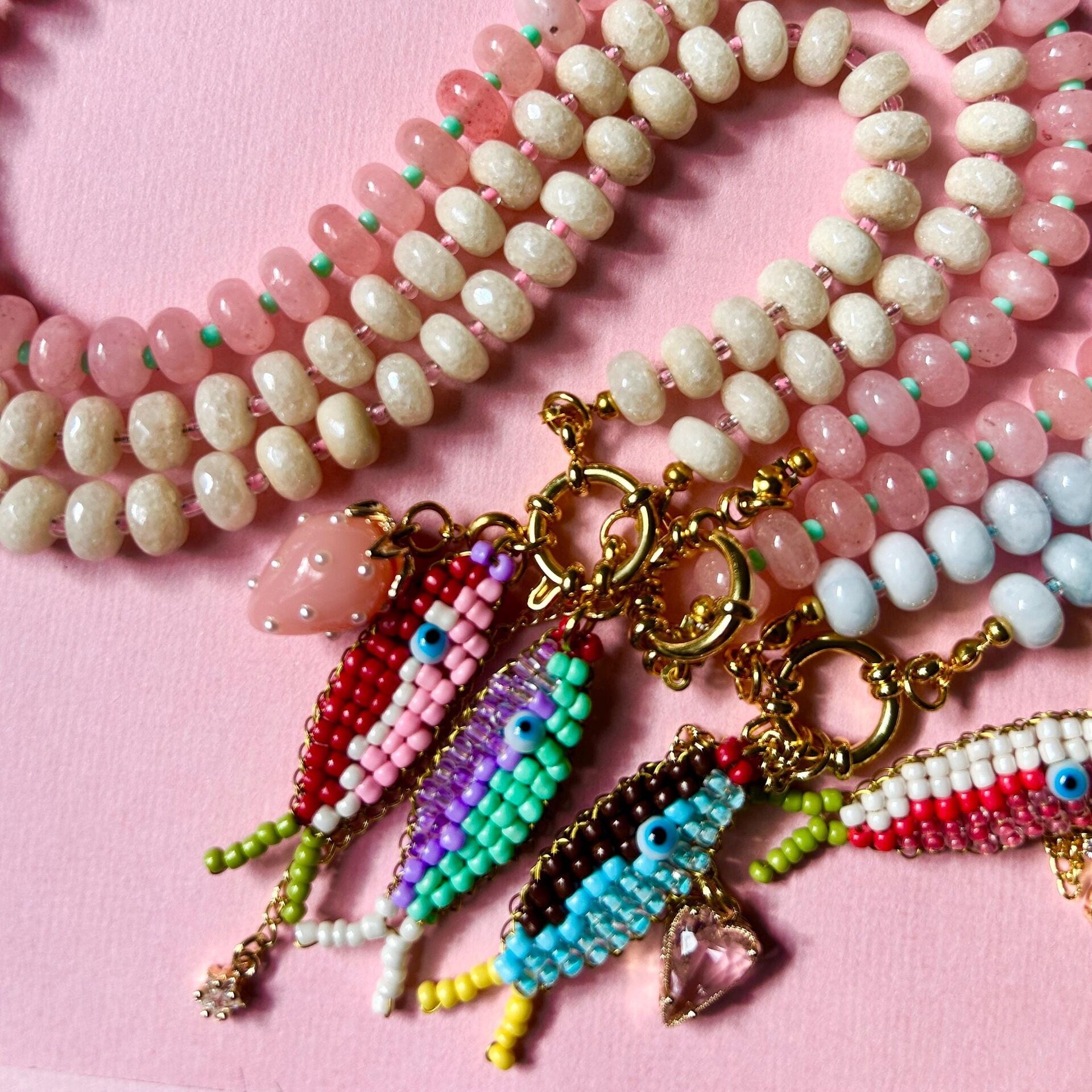 Collares De Mujer Con Cuentas De Resina Dorada De La Serie Romantic Cute Beads Fish h5 Imagen2