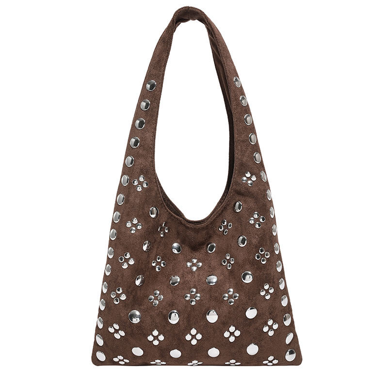 Borsa a tracolla quadrata da donna in pelle scamosciata tinta unita, stile old money, con borchie in metallo. 2