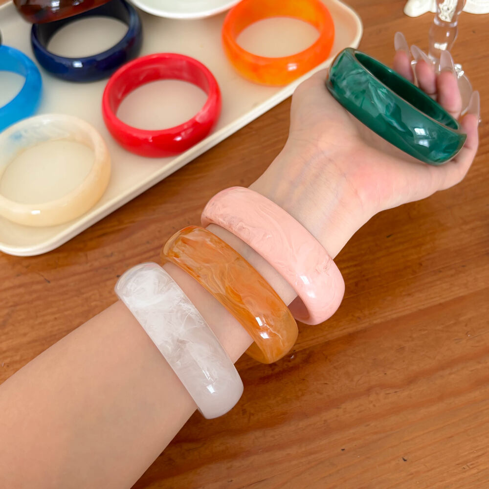 Brazaletes De Resina Con Degradado De Color Para Mujer Imagen2