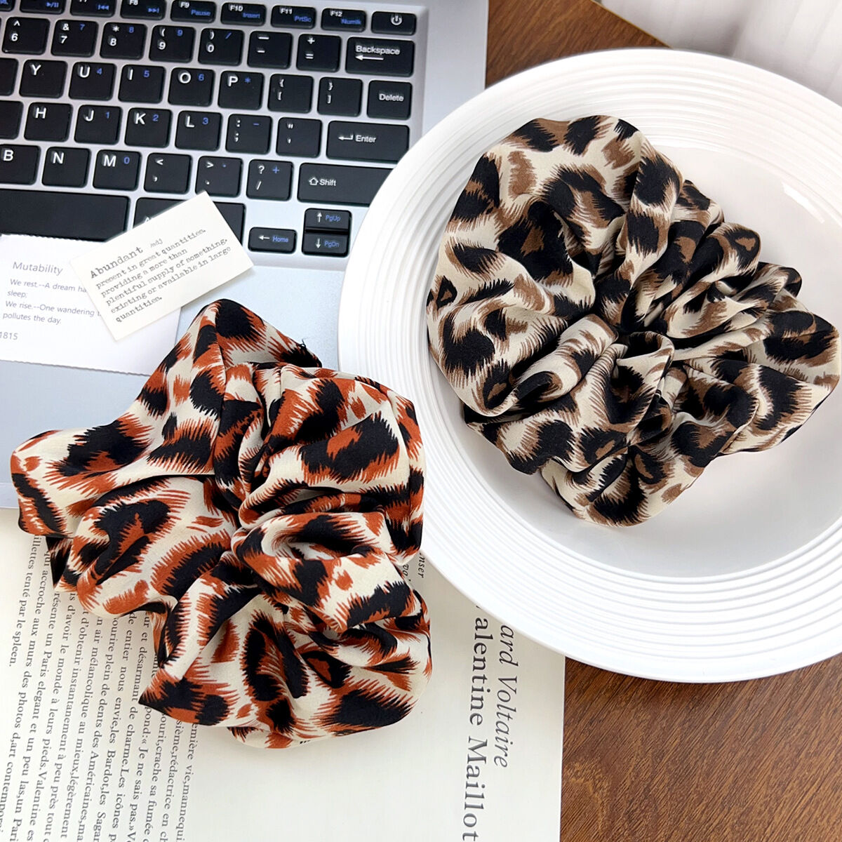 Elastici per capelli in poliestere con stampa leopardata retrò della serie Simple