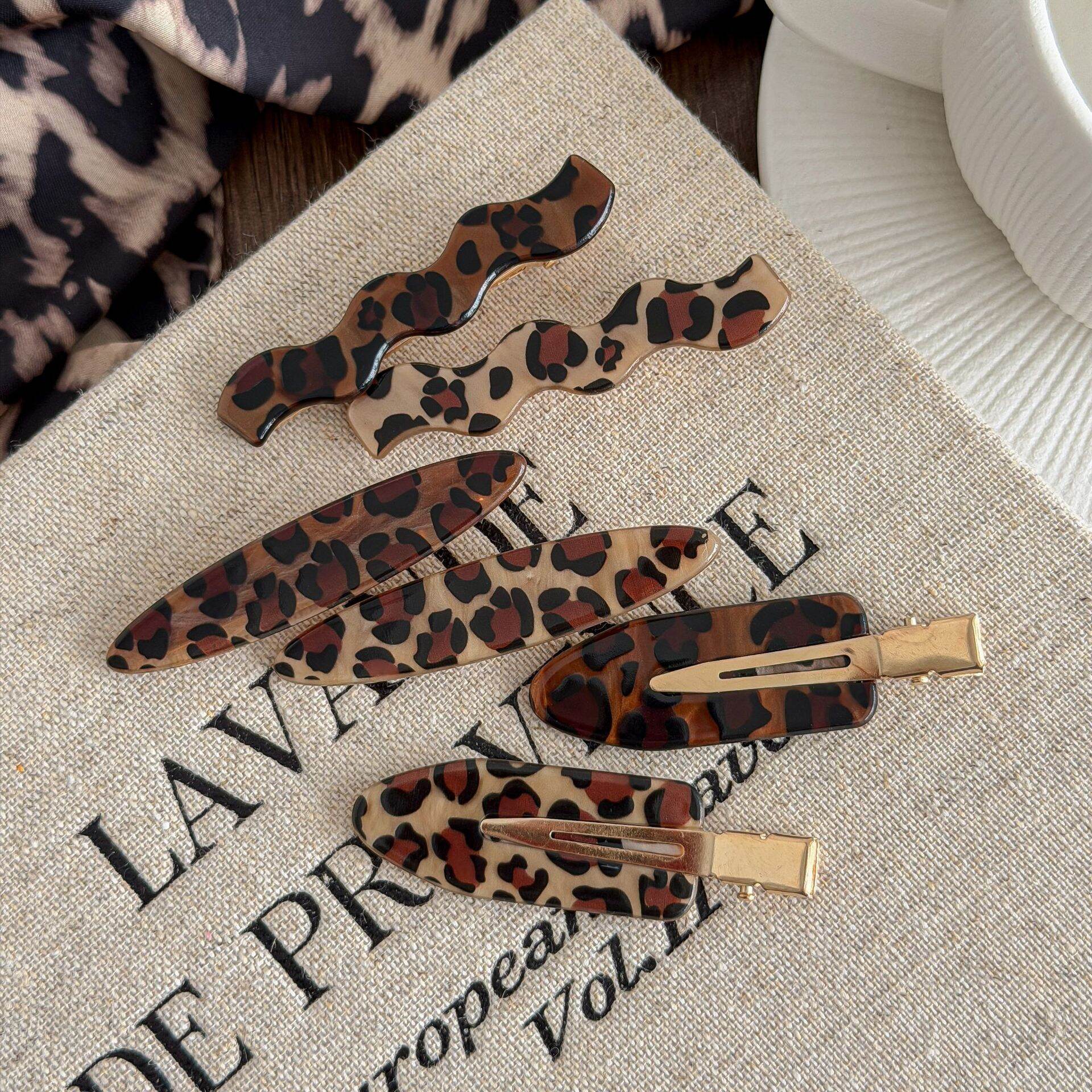 Simple Series Retro Leopard Print Acrylic Hair Clips Picture3