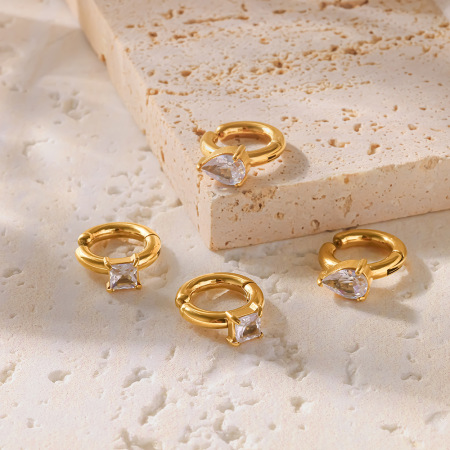 Pendientes de aro para mujer Simple Series Daily Droplet con forma geométrica, de acero inoxidable, resistentes al agua y de color dorado con circonitas.