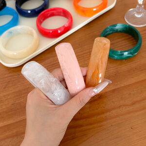 Brazaletes De Resina Con Degradado De Color Para Mujer h5 Imagen3