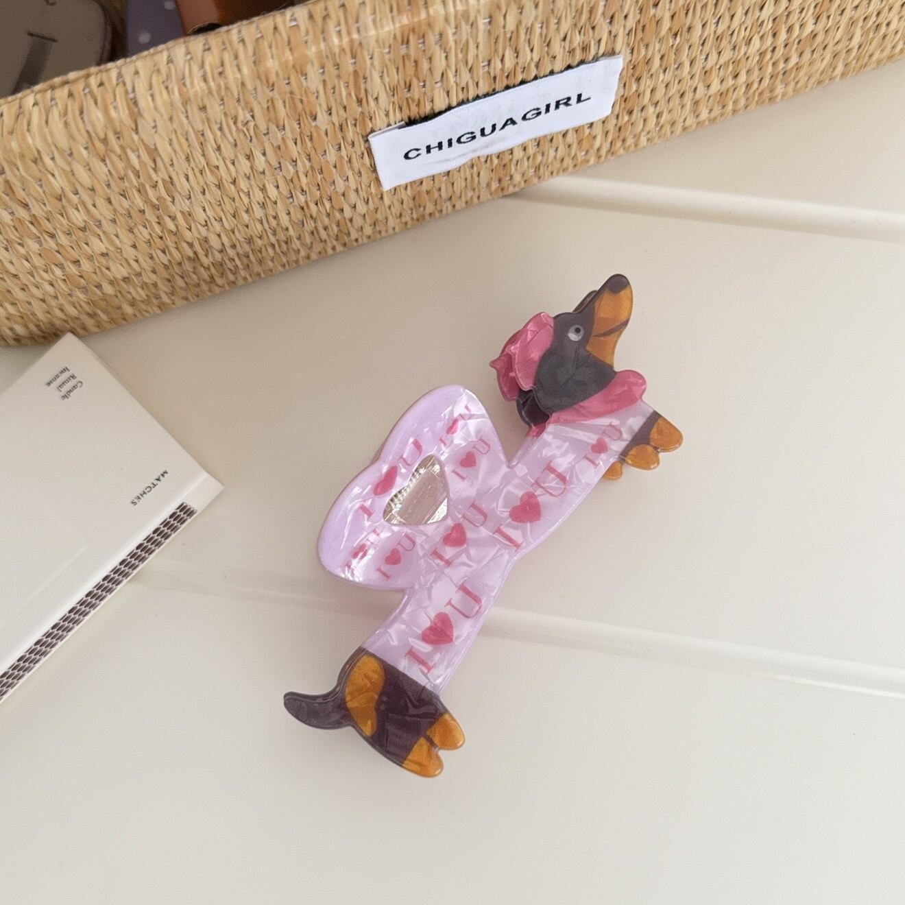 Garras De Pelo De Acetato Con Forma De Perro Salchicha De Colores Variados, De La Serie Simple. 