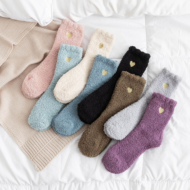 Damen-Socken mit leichtem Schwung, einfarbig, Herzmuster, mittelhoch