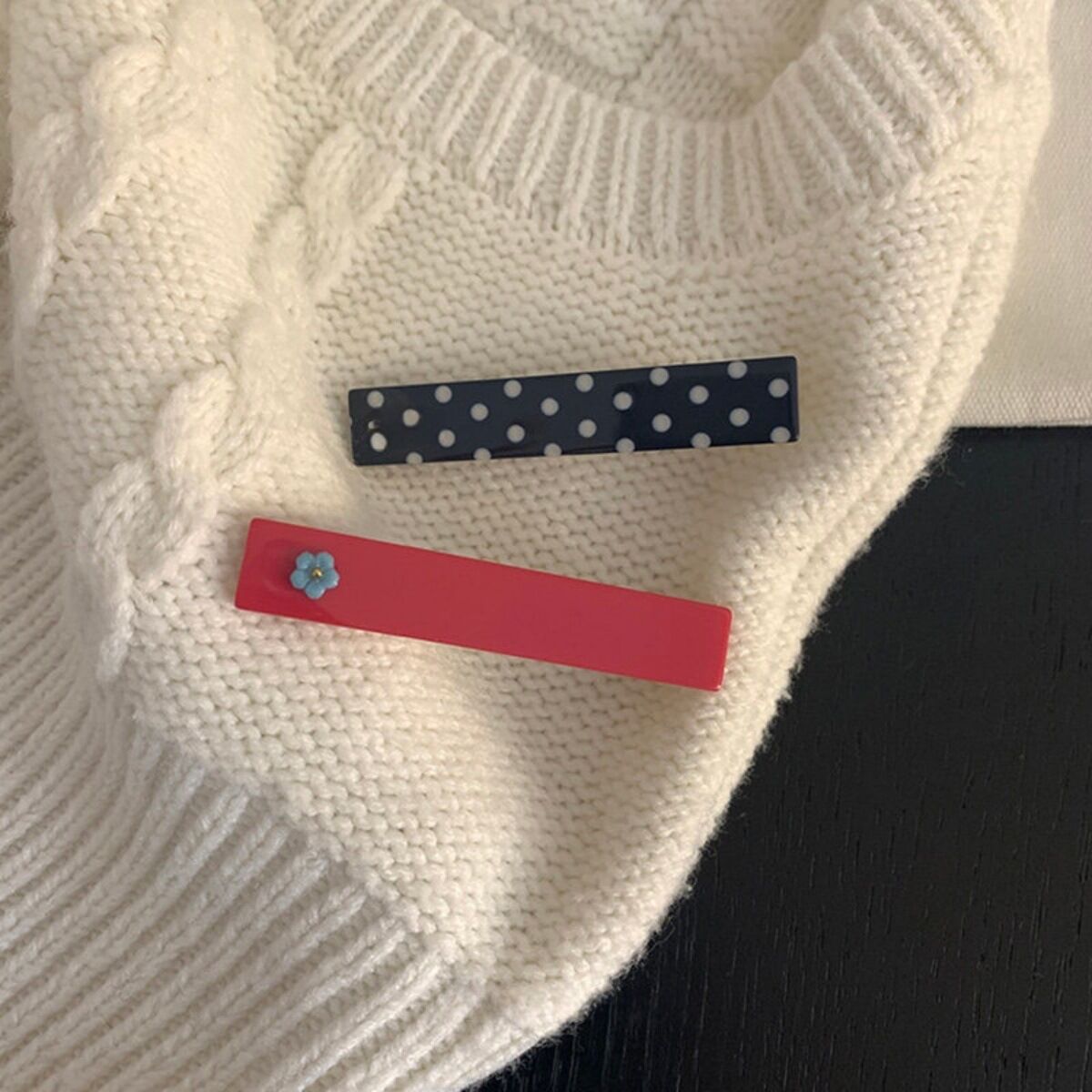 Einfache Haarspangen Aus Kunststoff Mit Polka Dots In Verschiedenen Farben 