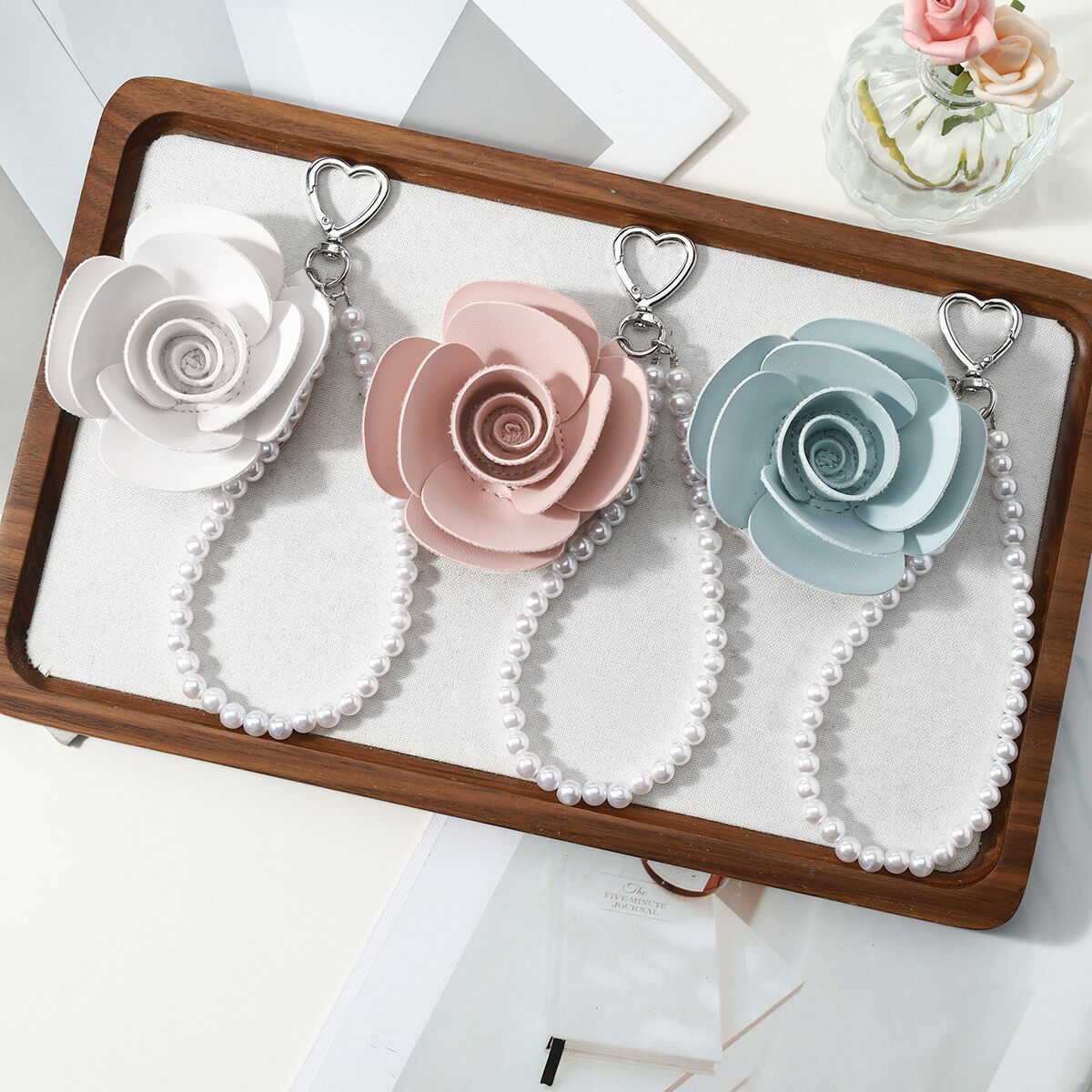 Ciondoli A Forma Di Fiore Per Sacchetti In Pu Della Serie Simple. Immagine4