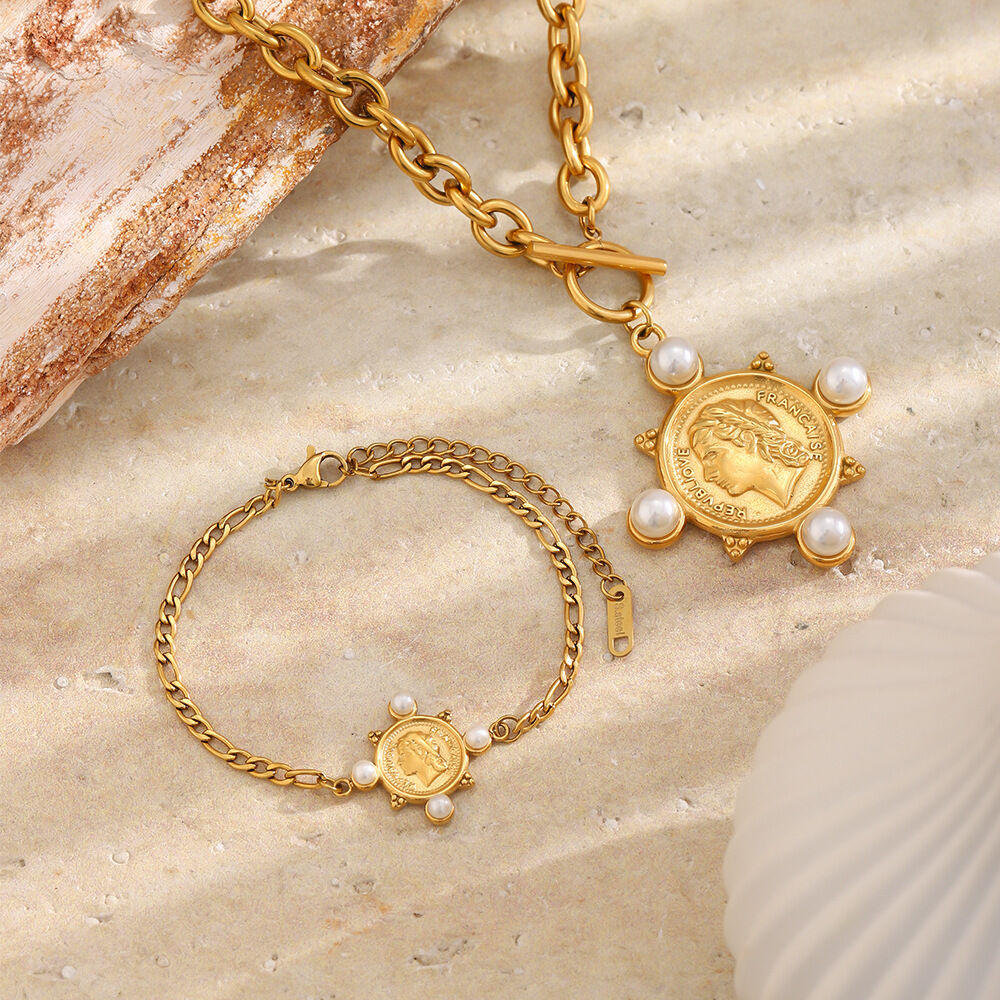 Klassische Serie Retro-Figuren Edelstahl wasserdicht goldfarbene künstliche Perlen Halsketten-Sets für Damen 2