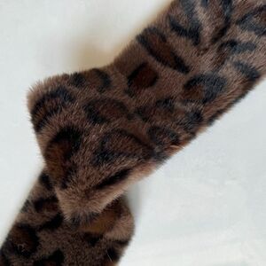 Simple Series Retro Leopard Print Imitation Fur Winter Scarves h5 Picture3