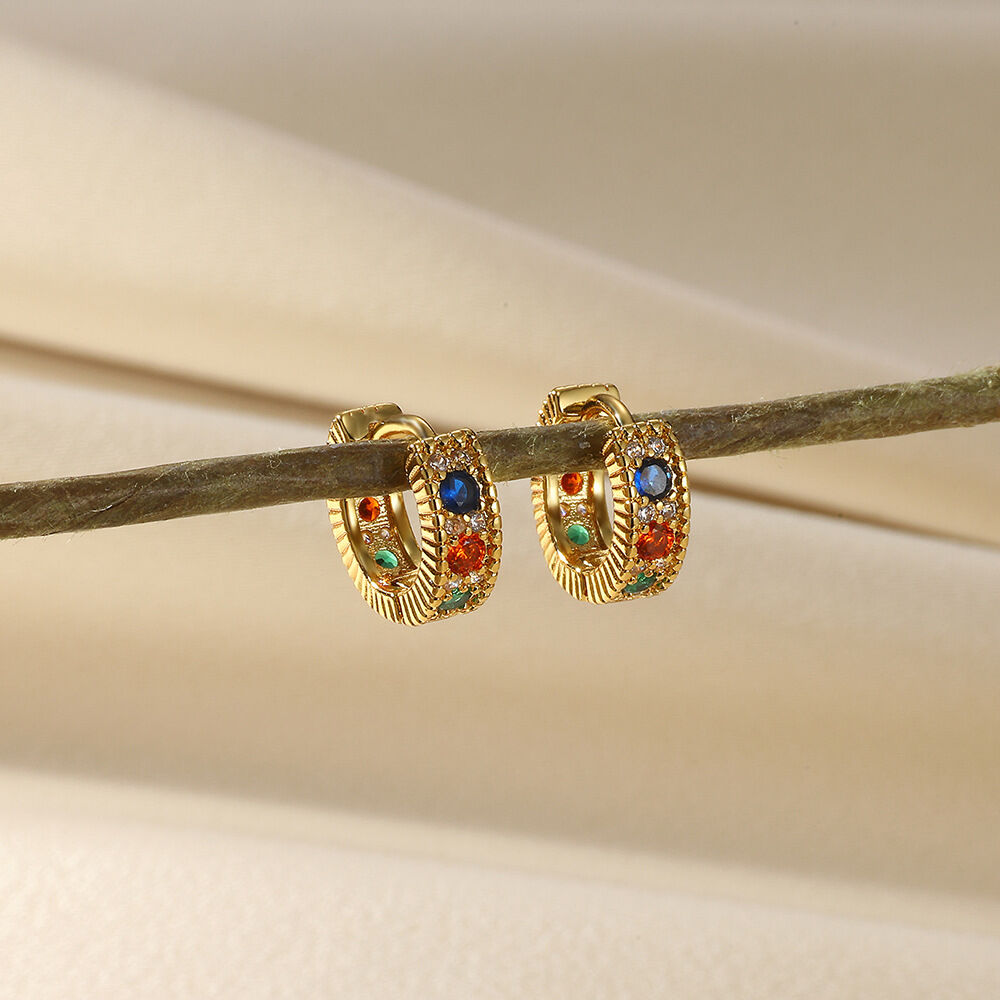 Luxuriöse Serie: Schlichte, Runde Ohrringe In Kupfer-Gold-Optik Mit Zirkonia Für Damen h5 