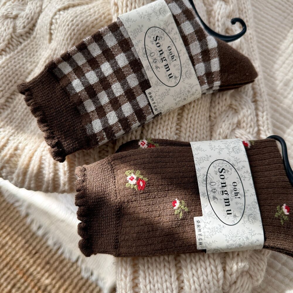 High Bounce Basic Plaid Polka Dots Small Floral Polka Dot Mid-Calf Socks Picture4